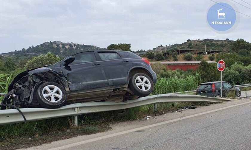 Σοβαρό τροχαίο ατύχημα 4 αυτοκινήτων στη Ρόδο - Σαν από θαύμα βγήκαν από τα οχήματά τους οι επιβάτες