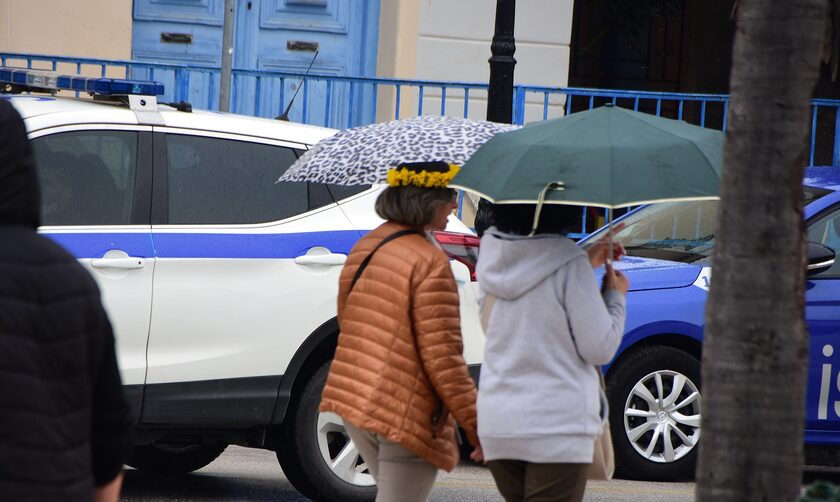 Θεσσαλονίκη: Πλημμύρες από καταρρακτώδη βροχή - Προβλήματα στην κυκλοφορία των οχημάτων