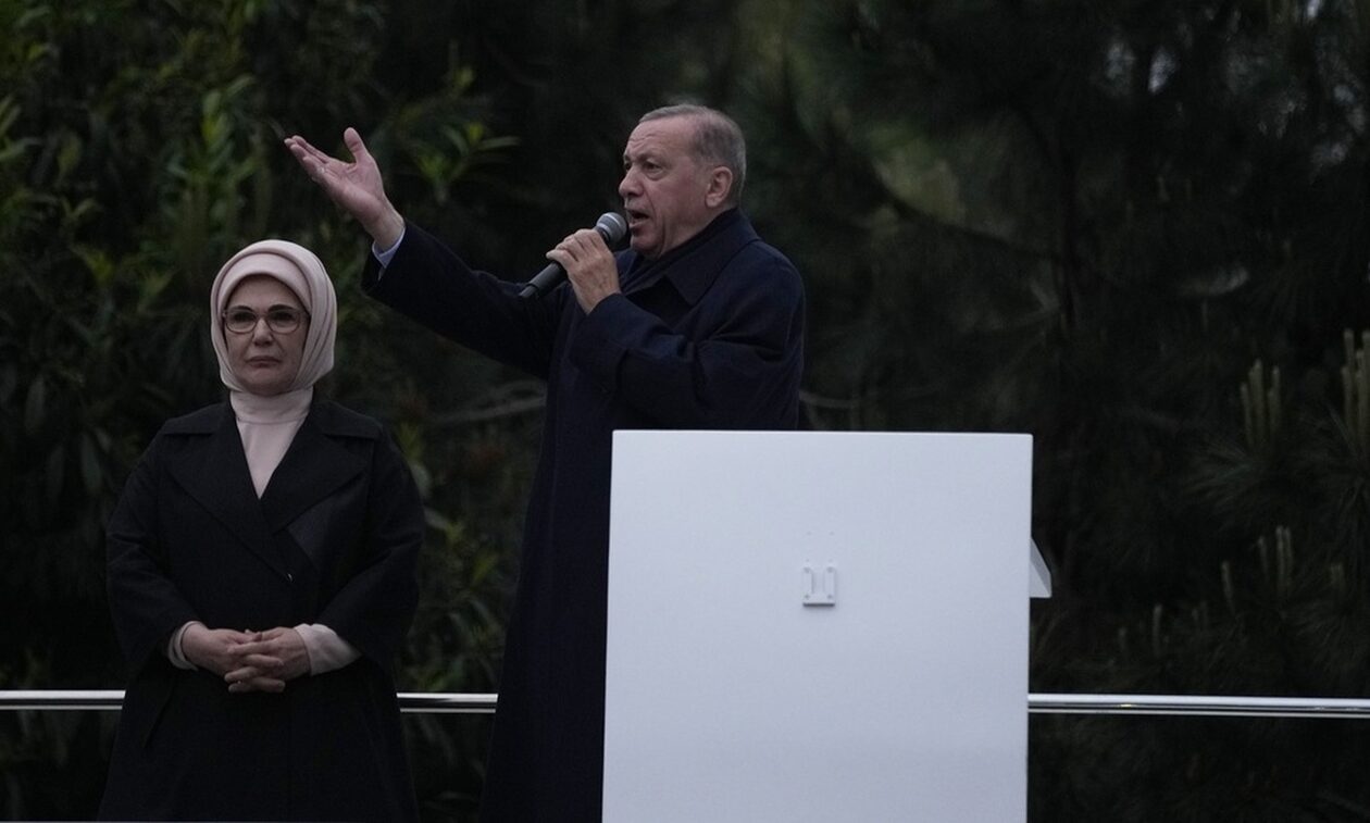 Εκλογές Τουρκία - «Duyanlara Duymayanlara»: Τι λέει το τραγούδι που είπε ο Ερντογάν μετά τη νίκη του