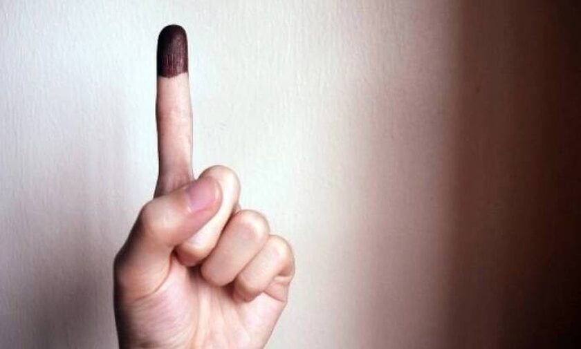 Μελάνι στο δάχτυλο: H περίεργη μέθοδος που χρησιμοποιούν πολλές χώρες στην εκλογική διαδικασία