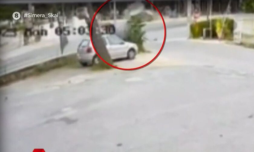 Τροχαίο στην Άνοιξη: Βίντεο από τη στιγμή που το όχημα αναποδογυρίζει
