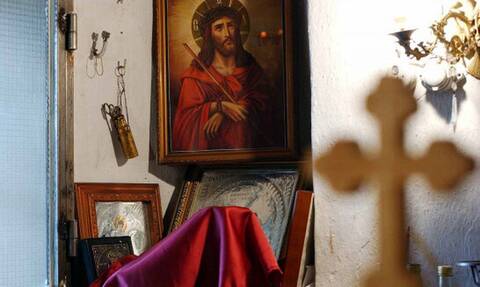 Φθιώτιδα: Έκλεψαν από ναό επίχρυσους σταυρούς και το Άγιο Μύρο
