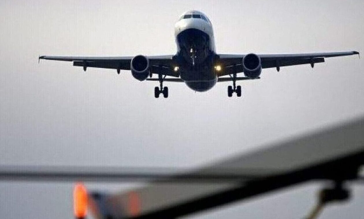 Κρήτη: Αεροπλάνο έκανε επείγουσα προσγείωση για αποβίβαση ασθενούς και καθηλώθηκε λόγω βλάβης