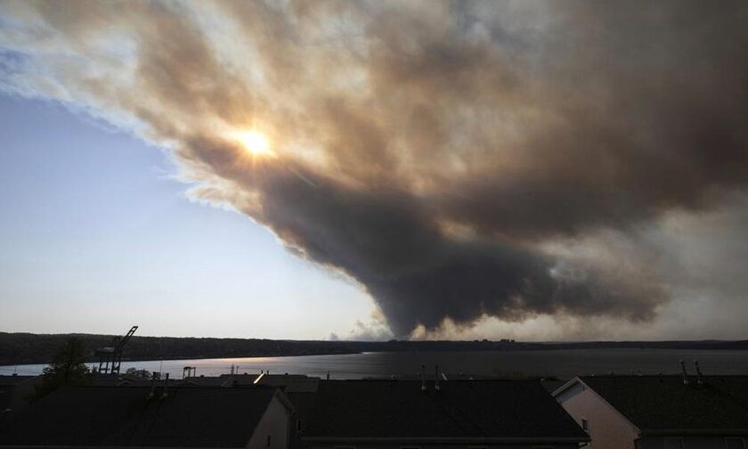 Καναδάς: Ανεξέλεγκτες οι καταστροφικές πυρκαγιές - Χιλιάδες εγκαταλείπουν τα σπίτια τους