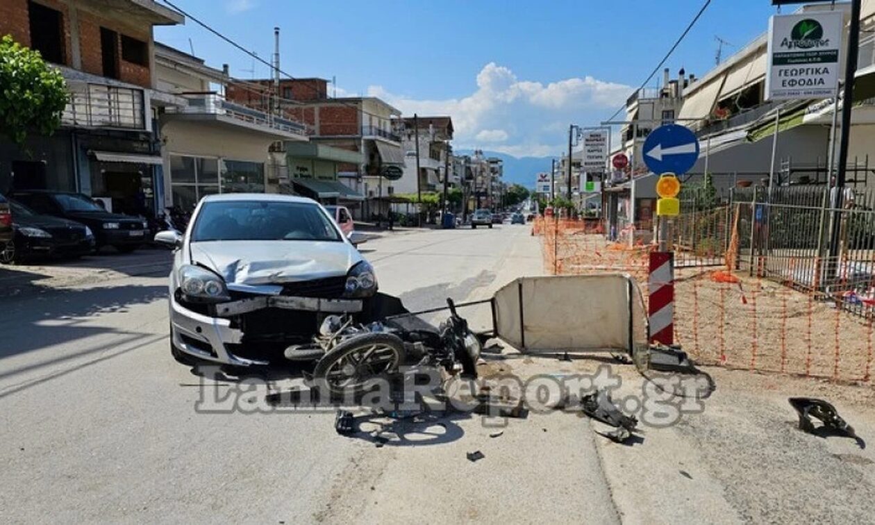 Λαμία: Αυτοκίνητο συγκρούστηκε με μηχανάκι ντελίβερι - Στο νοσοκομείο ο διανομέας