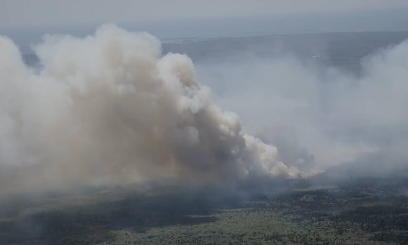 Καναδάς: Τεράστια καταστροφή από τις «πρωτοφανείς φωτιές» – ΗΠΑ και στρατός σπεύδουν για βοήθεια