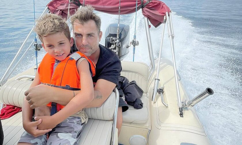 Στέλιος Χανταμπάκης: Δημοσίευσε μια πολύ τρυφερή φωτογραφία με τον γιο του