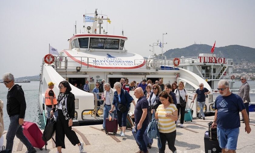 Μυτιλήνη: Ξεκίνησαν τα δρομολόγια προς τη Σμύρνη - Πάνω από 1000 επισκέπτες στο νησί