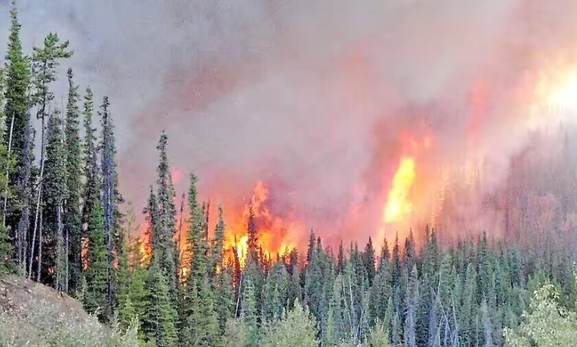 Καναδάς: Μαίνονται οι δασικές πυρκαγιές - 11.000 κάτοικοι εγκατέλειψαν τα σπίτια τους στο Κεμπέκ