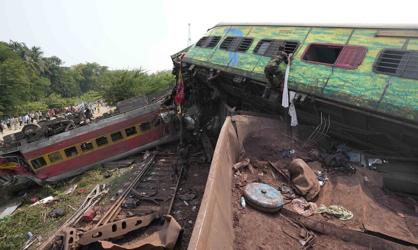 Εικόνες αποκάλυψης στην Ινδία: Πώς έγινε το τραγικό σιδηροδρομικό δυστύχημα - Σχεδόν 300 νεκροί