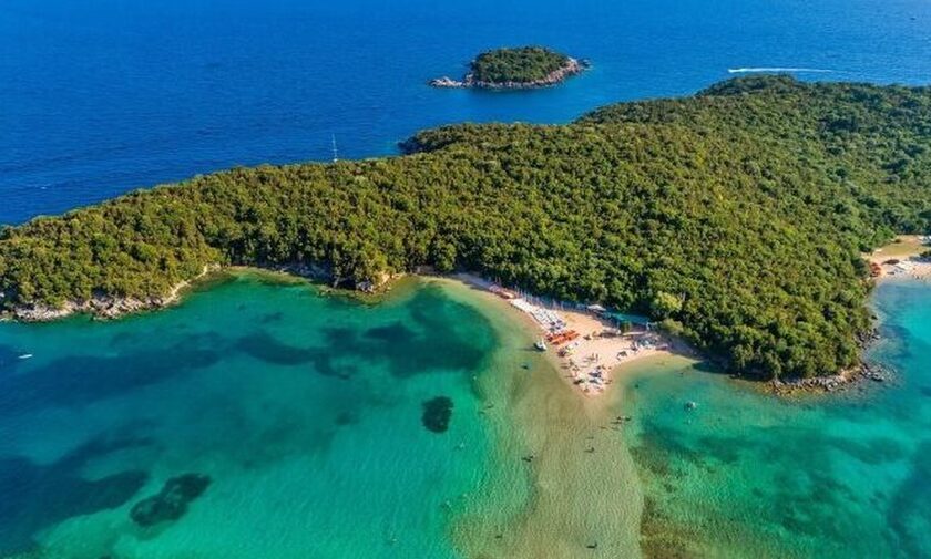 Η πιο εξωτική παραλία στην Ελλάδα που θα ζήλευε κι η Μύκονος δεν είναι σε νησί
