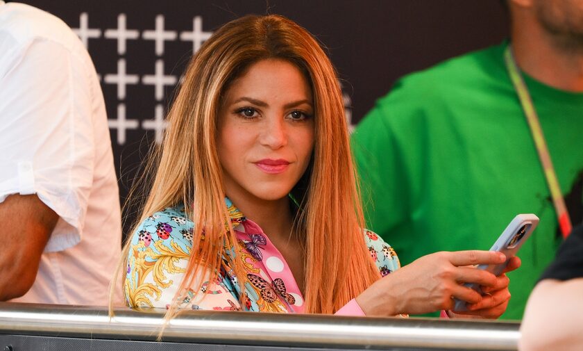 Σακίρα: Τα πονηρά χαμόγελα ενώ παρακολουθεί τον Λιούις Χάμιλτον σε αγώνα της F1 στην Ισπανία
