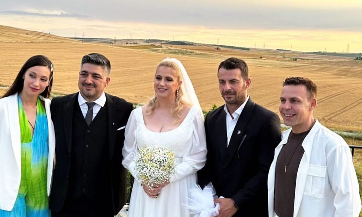 Γιώργος Αγγελόπουλος: Έπιασε την ανθοδέσμη σε γάμο - Η αντίδρασή του μπροστά στη Δήμητρα Βαμβακούση