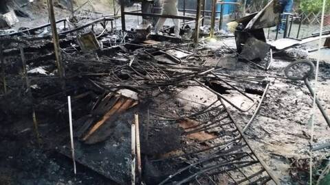 Φωτιά σε κάμπινγκ τα ξημερώματα στον Πλαταμώνα – Επενέβη έγκαιρα η Πυροσβεστική