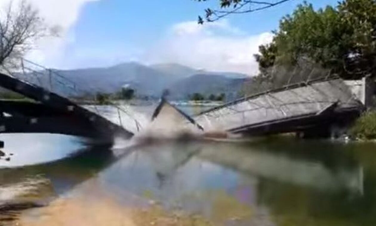 Άρτα: H απάντηση του Δήμου για την κατάρρευση της ξύλινης γέφυρας στο παραποτάμιο πάρκο