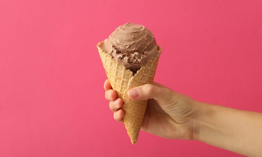 Σοκολατένιο παγωτό με τρία υλικά