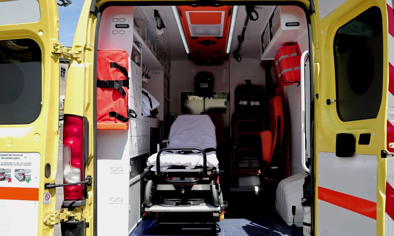 Νέα Μάκρη: Η τραγωδία με τη 19χρονη αποκάλυψε ελλείψεις - 45 ασθενοφόρα αντί για 120 στην Αττική