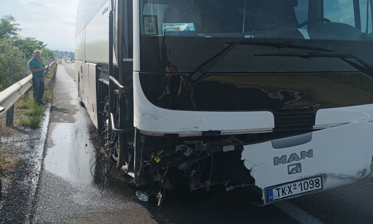 Ατύχημα με λεωφορείο του ΚΤΕΛ Τρικάλων έξω από τη Λαμία - Σώοι οι επιβάτες