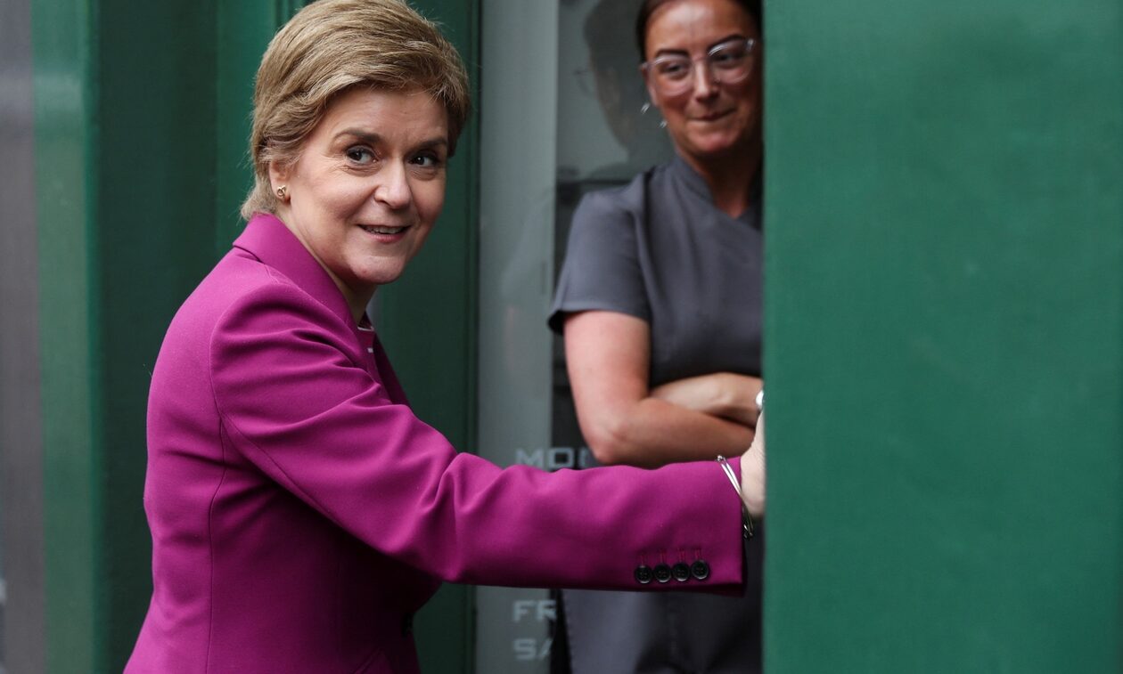 Σκωτία: Η Στέρτζον δήλωσε αθώα και ότι συνεργάζεται στο πλαίσιο της έρευνας για τους πόρους του SNP
