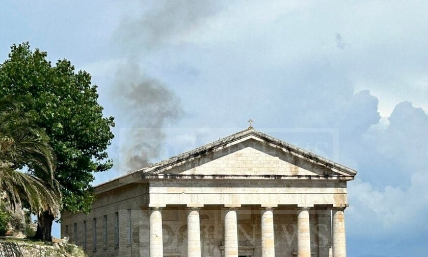 Φωτιά στην Κέρκυρα: Ισχυρή επιχείρηση της Πυροσβεστικής στον ιστορικό ναό του Αγίου Γεωργίου