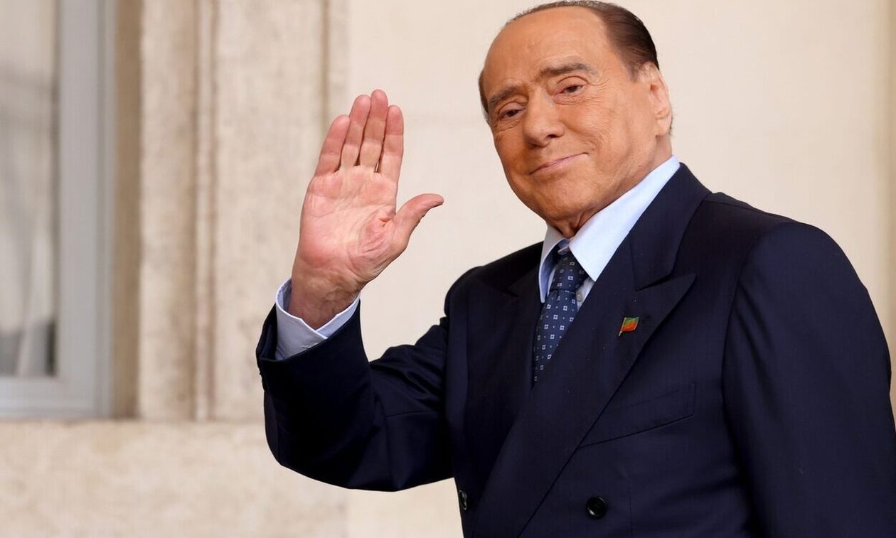 Μπερλουσκόνι: Γνωστή ιστοσελίδα συνοδών πολυτελείας αποχαιρετά τον Καβαλιέρε - «Ciao Silvio»