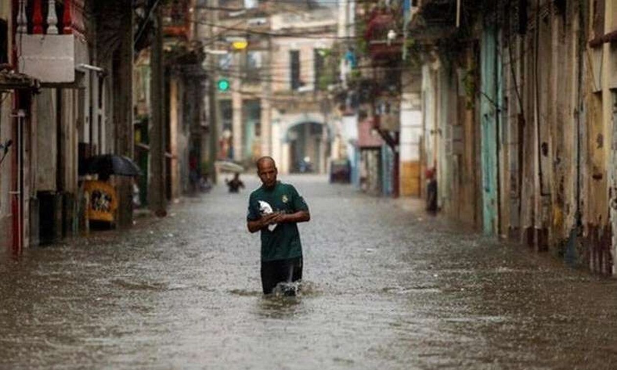 Koύβα: Τρεις νεκροί, χιλιάδες εκτοπισμένοι και τεράστιες ζημιές από τις σφοδρές βροχοπτώσεις