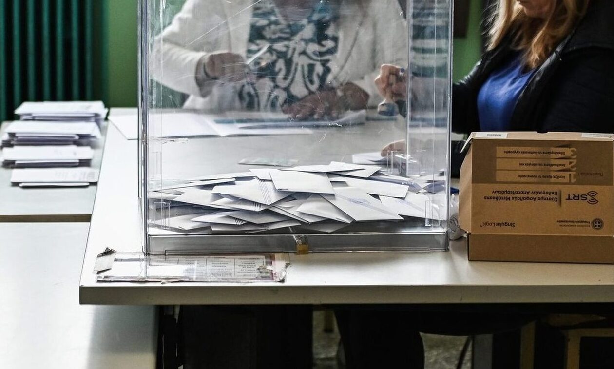 Εκλογές 2023 - Δημοσκόπηση Metron Analysis: Προβάδισμα της ΝΔ με 18,2 μονάδες έναντι του ΣΥΡΙΖΑ
