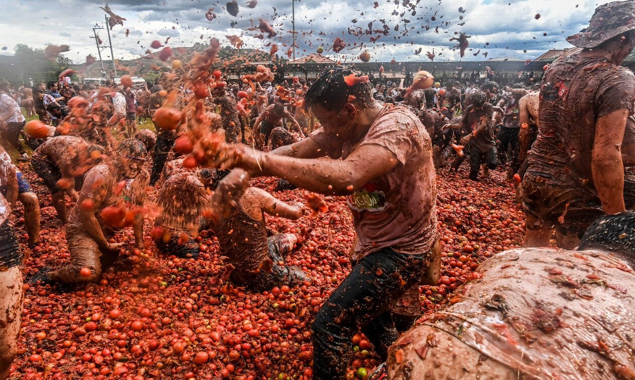 La Tomatina: Το φεστιβάλ... ντοματομαχίας στην Κολομβία – Εντυπωσιακές εικόνες