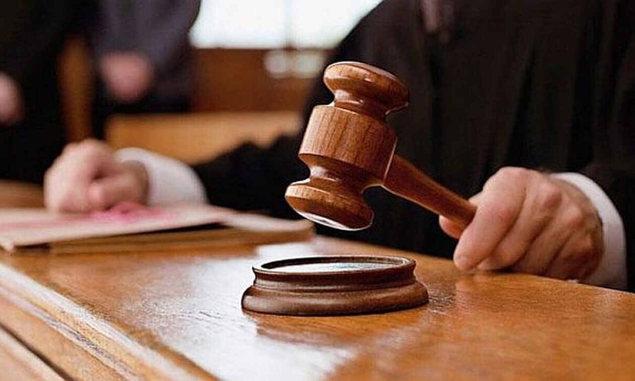 Φθιώτιδα: Ποινή κάθειρξης 23,5 ετών σε 60χρονο που βίαζε τις ανήλικες κόρες του
