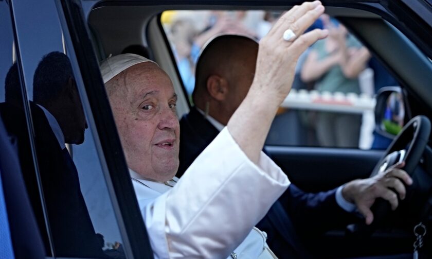 Ιταλία: Ο Πάπας Φραγκίσκος έλαβε εξιτήριο από το νοσοκομείο