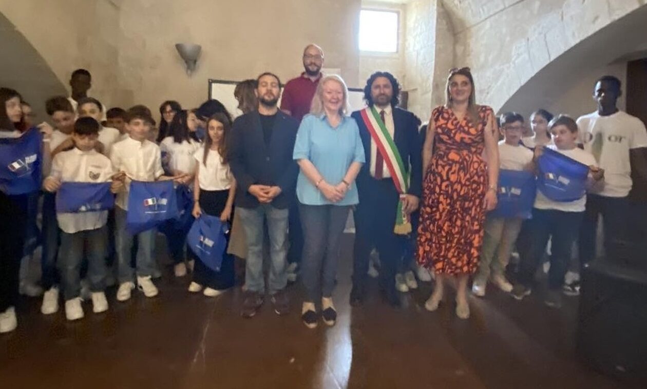 Ιταλία: Στα ελληνόφωνα χωριά της Απουλίας η πρέσβης Ελ. Σουρανή - «Σαν στο σπίτι μου»