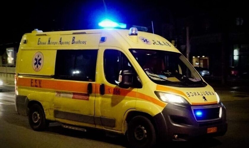 Μάνδρα: ΙΧ αυτοκίνητο συγκρούστηκε με νταλίκα - Στο νοσοκομείο δύο άτομα