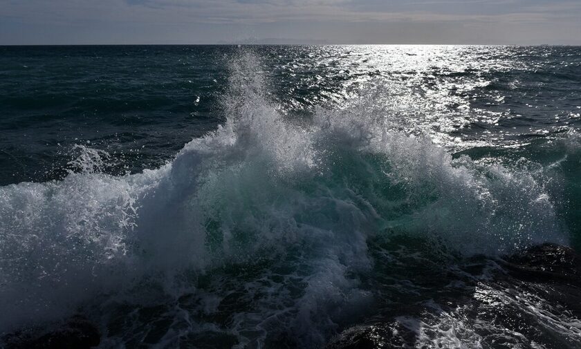 Κρήτη: Ναυαγοσώστης έσωσε άντρα που έχασε τις αισθήσεις του ενώ κολυμπούσε