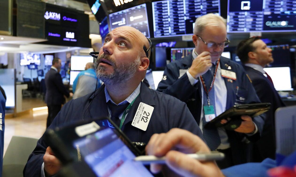 Απώλειες στη Wall Street με το βλέμμα στραμμένο στην ομιλία Πάουελ