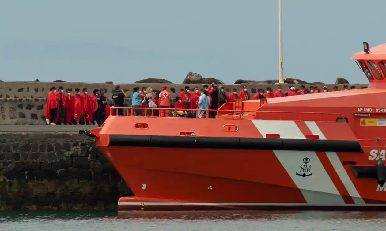 Τουλάχιστον 35 μετανάστες πνίγηκαν όταν βυθίστηκε η βάρκα που επέβαιναν στα Κανάρια νησιά