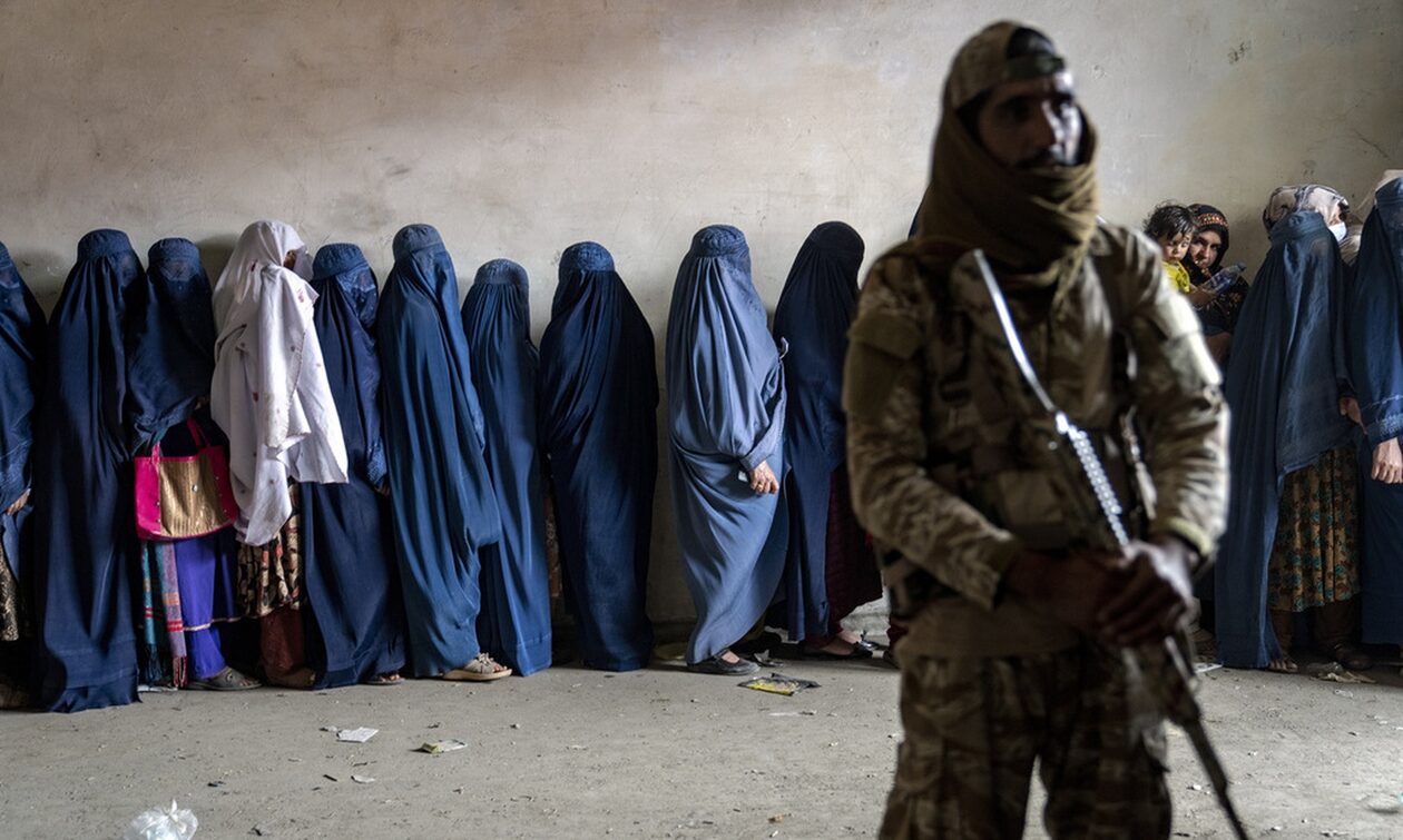 ΟΗΕ για Αφγανιστάν: Αναγνώριση της κυβέρνησης των Ταλιμπάν μόνο με άρση των μέτρων κατά των γυναικών