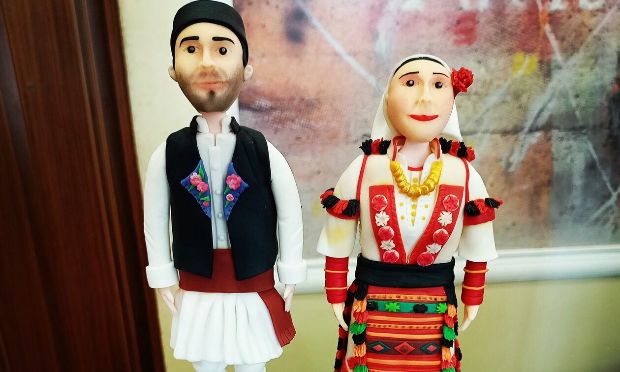 Γιαννιτσά: Kούκλες με παραδοσιακές φορεσιές από ζαχαρόπαστα