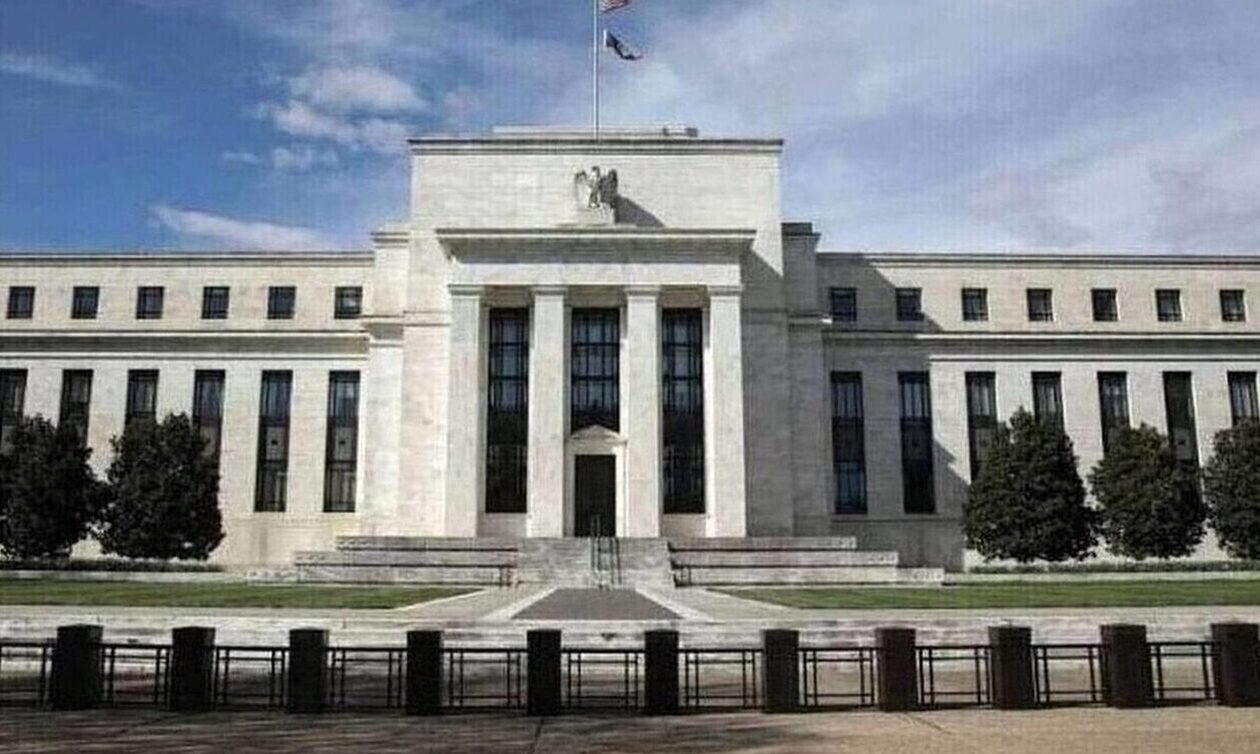 Fed: Η μείωση των επιτοκίων «έχει πολύ δρόμο ακόμα, αλλά σημειώνεται πρόοδος»