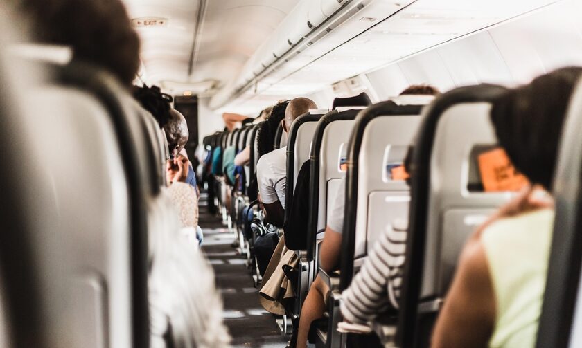 Χαμός σε πτήση προς Ηράκλειο: Μεθυσμένος τουρίστας φώναζε μέσα στο αεροπλάνο - Πιάστηκε με ναρκωτικά