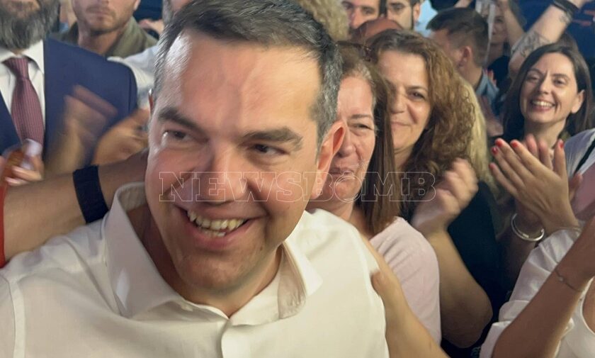 Εκλογές 2023: Ο Αλέξης Τσίπρας έγινε δεκτός με χειροκροτήματα στα γραφεία του ΣΥΡΙΖΑ