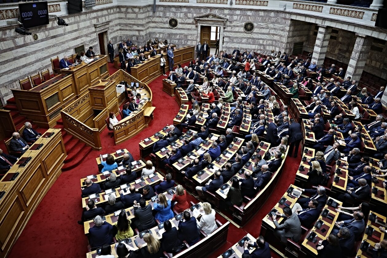 Εκλογές 2023: Δεύτερη φορά στην ιστορία δημιουργείται οκτακομματική Βουλή
