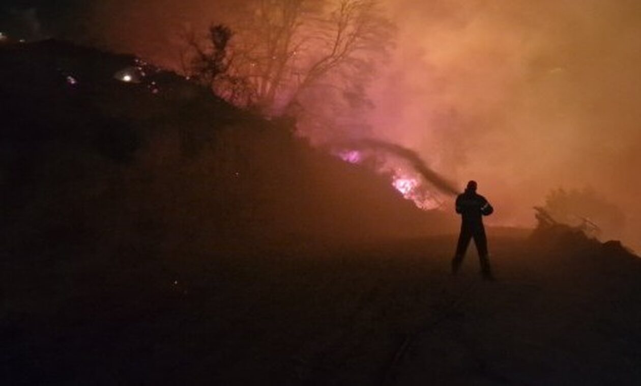Ρόδος: Υπό έλεγχο η φωτιά στ’ Αφάντου - Τουρίστας μεταφέρθηκε στο νοσοκομείο