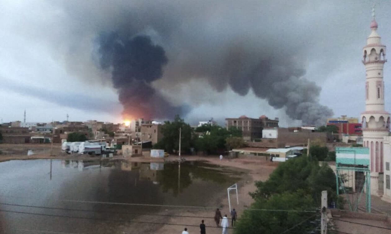 Μαίνονται οι σφοδρές μάχες στο Σουδάν - Άμαχοι νεκροί σε βομβαρδισμούς στο Νταρφούρ