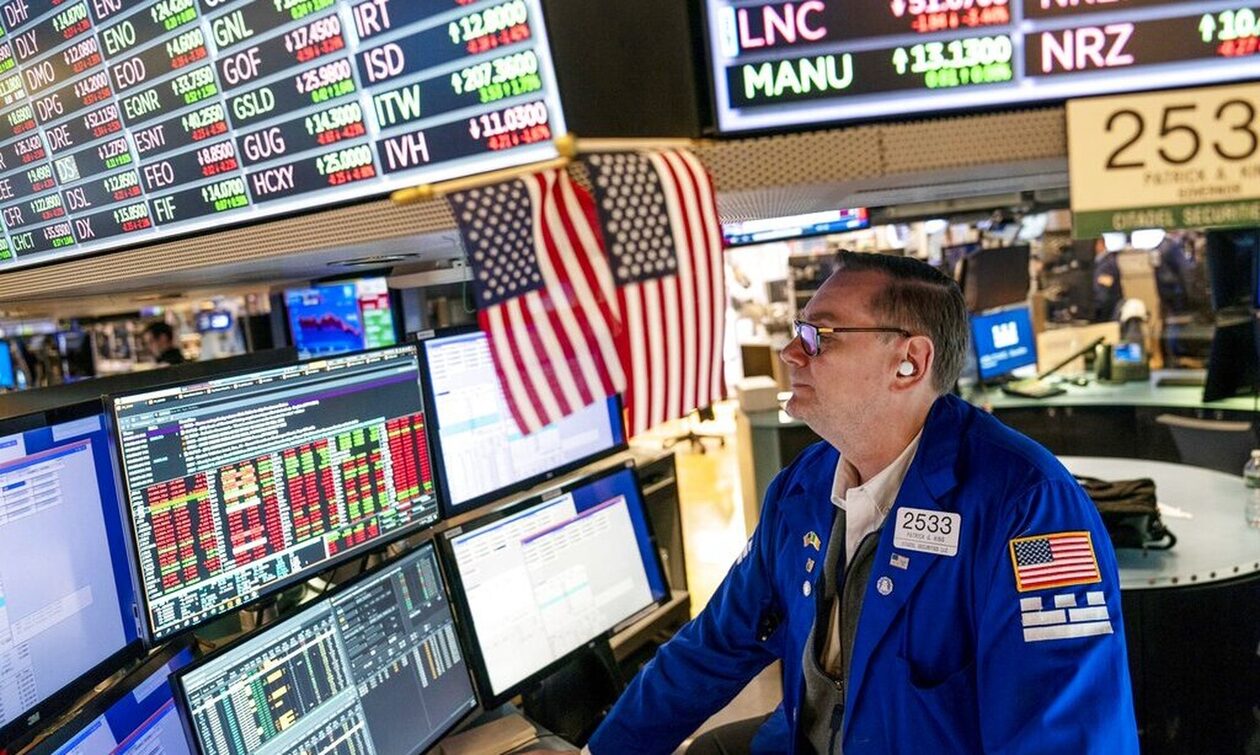 Wall Street: Τράπεζες και αναθεωρημένο ΑΕΠ των ΗΠΑ έδωσαν ώθηση σε Dow Jones και S&P 500