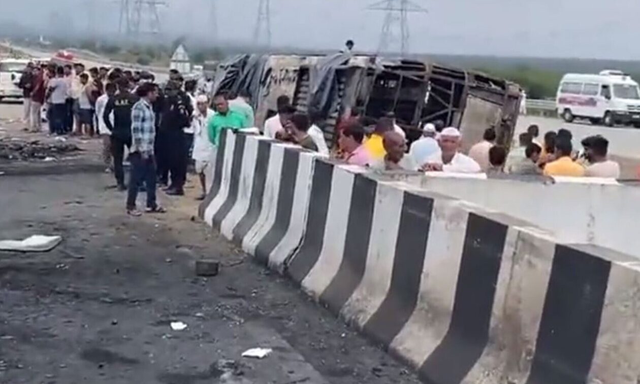Ινδία: Τουλάχιστον 25 νεκροί και οκτώ τραυματίες από πυρκαγιά σε λεωφορείο