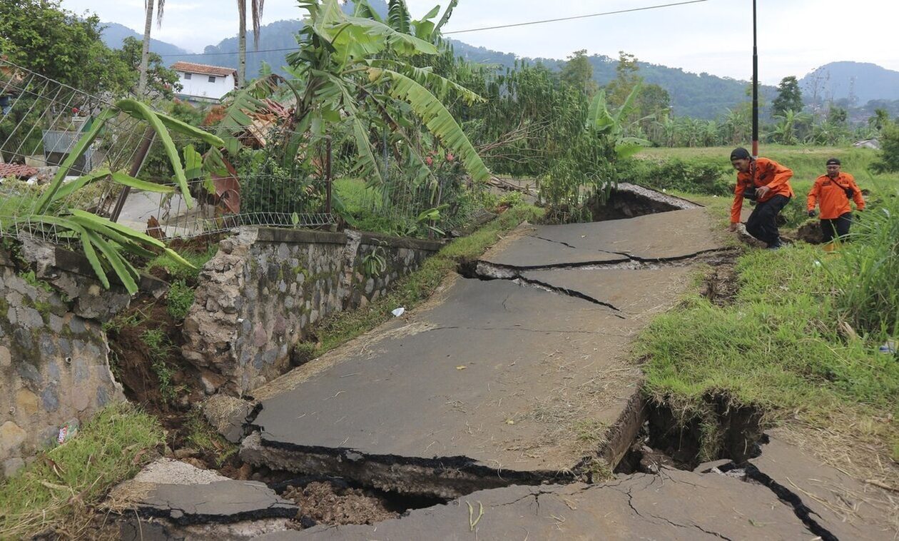 Ινδονησία: Τουλάχιστον ένας νεκρός και περίπου 10 τραυματίες από τον σεισμό των 6,4 βαθμών