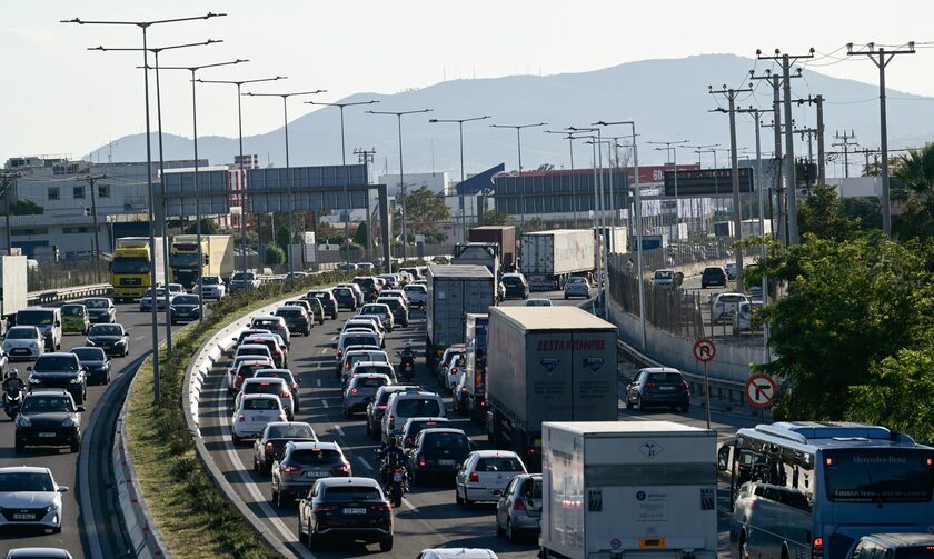 Κίνηση τώρα: «Ουρές» χιλιομέτρων στον Κηφισό - Μποτιλιάρισμα σε πολλούς δρόμους της Αττικής