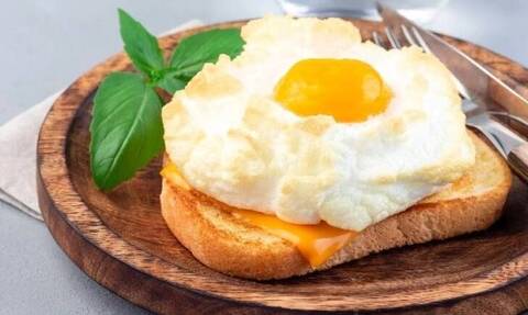 Cloud egg, η νέα viral τρέλα του TikTok για να φτιάξεις το αυγό σου