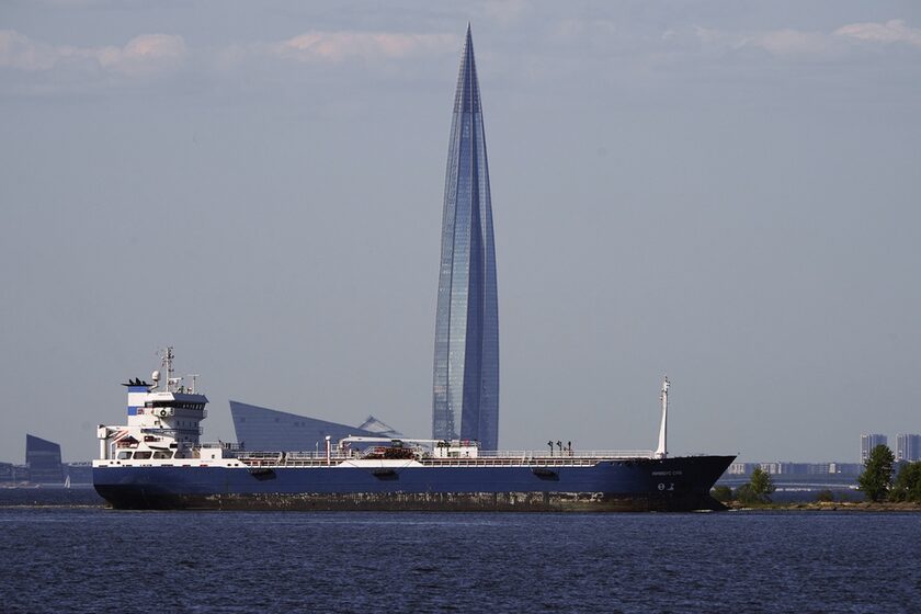 Ρωσικό τάνκερ καταπλέει σε ευρωπαϊκό λιμάνι