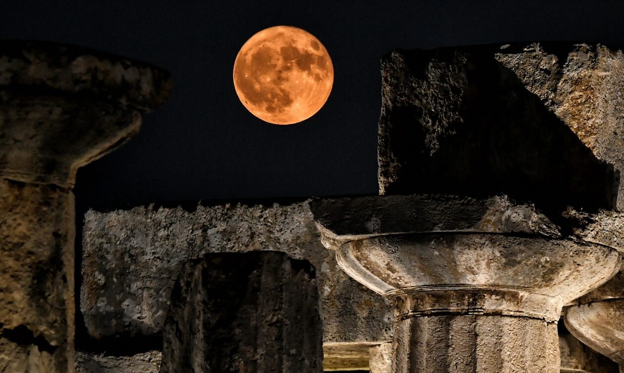 «Φεγγάρι του Ελαφιού»: Μάγεψε η υπερπανσέληνος του Ιουλίου